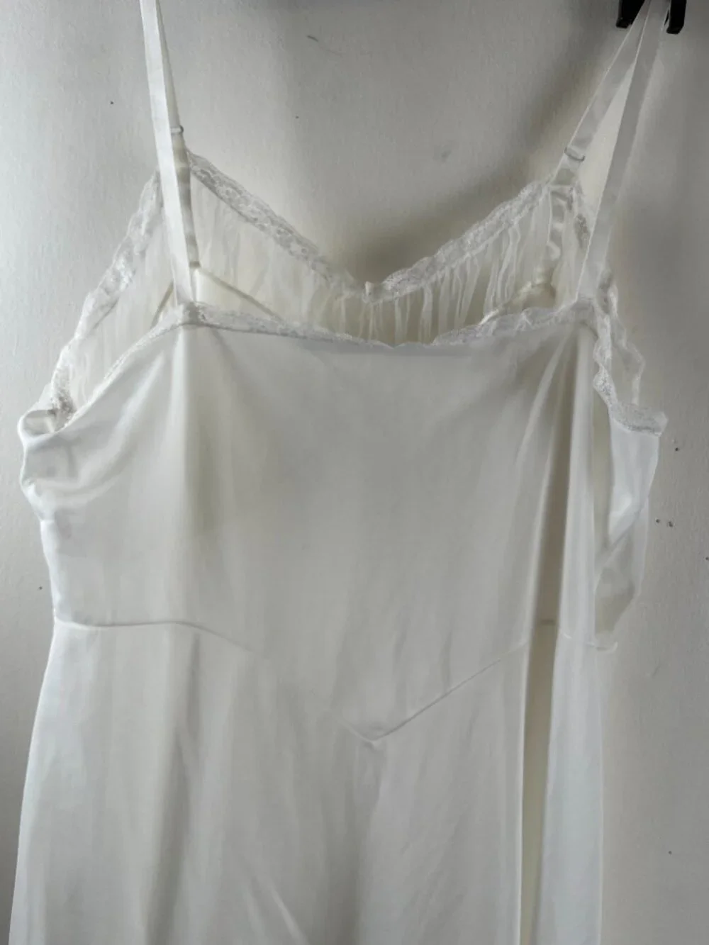 Vintage Mid-Century White Luxite Nightgown Size 38 - Picture 7 of 8